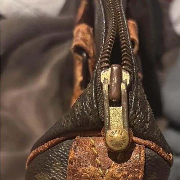 Louis Vuitton Monogram Satchel
Authentic with COA- - Picture 12 of 16